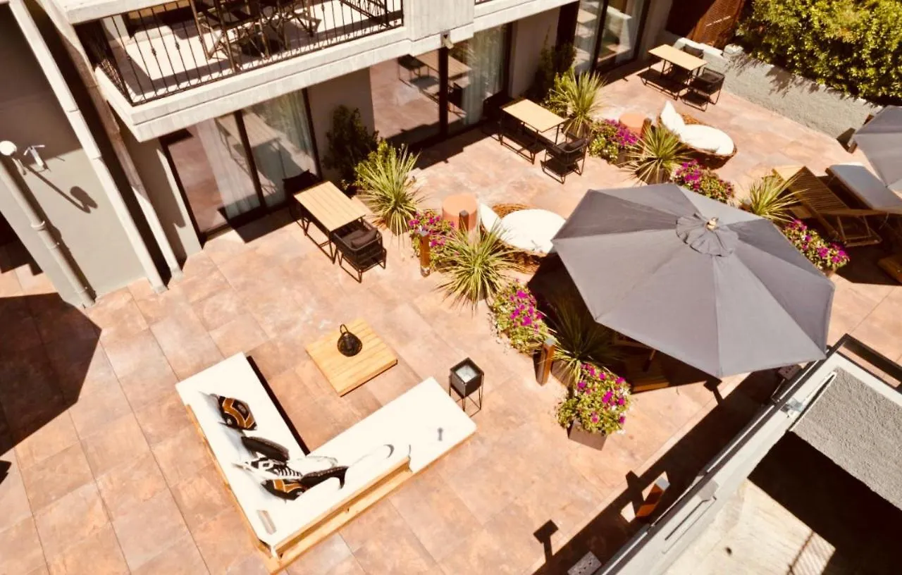 Boutique Hotel سيرمِيوني