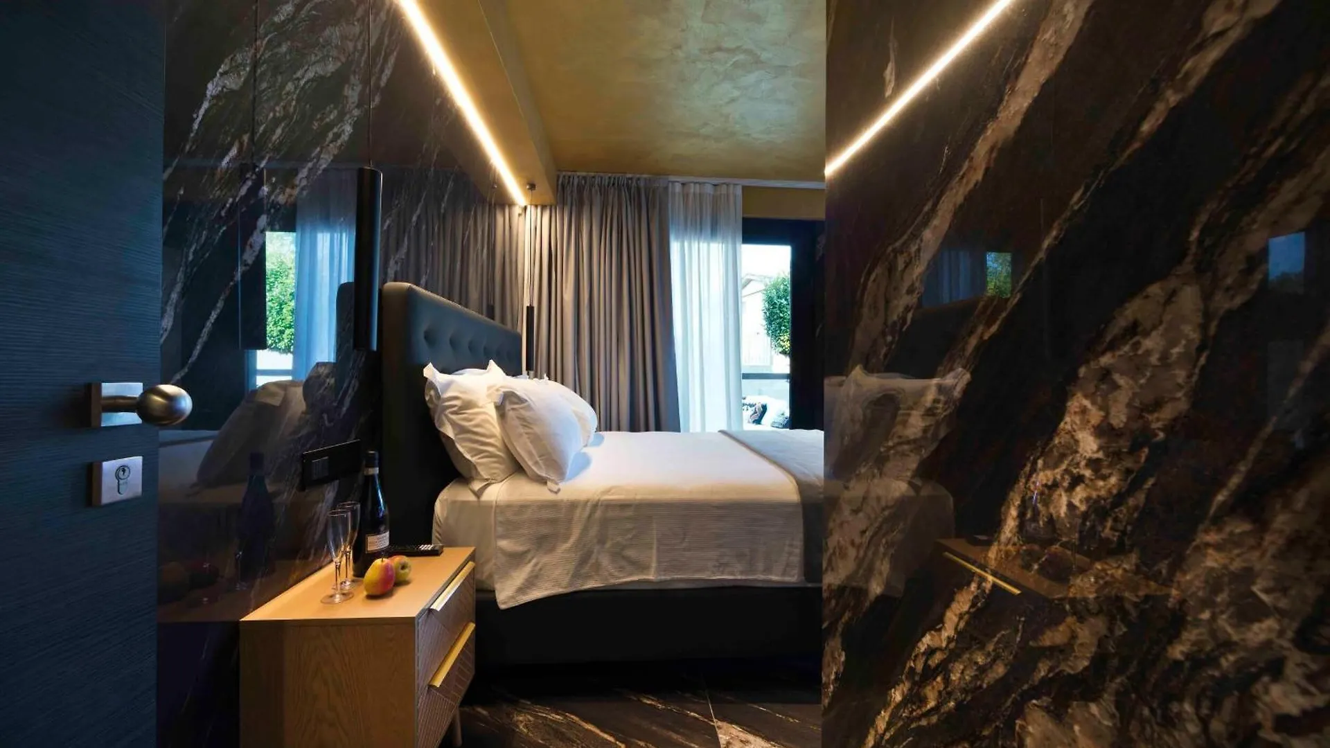 Boutique Hotel سيرمِيوني